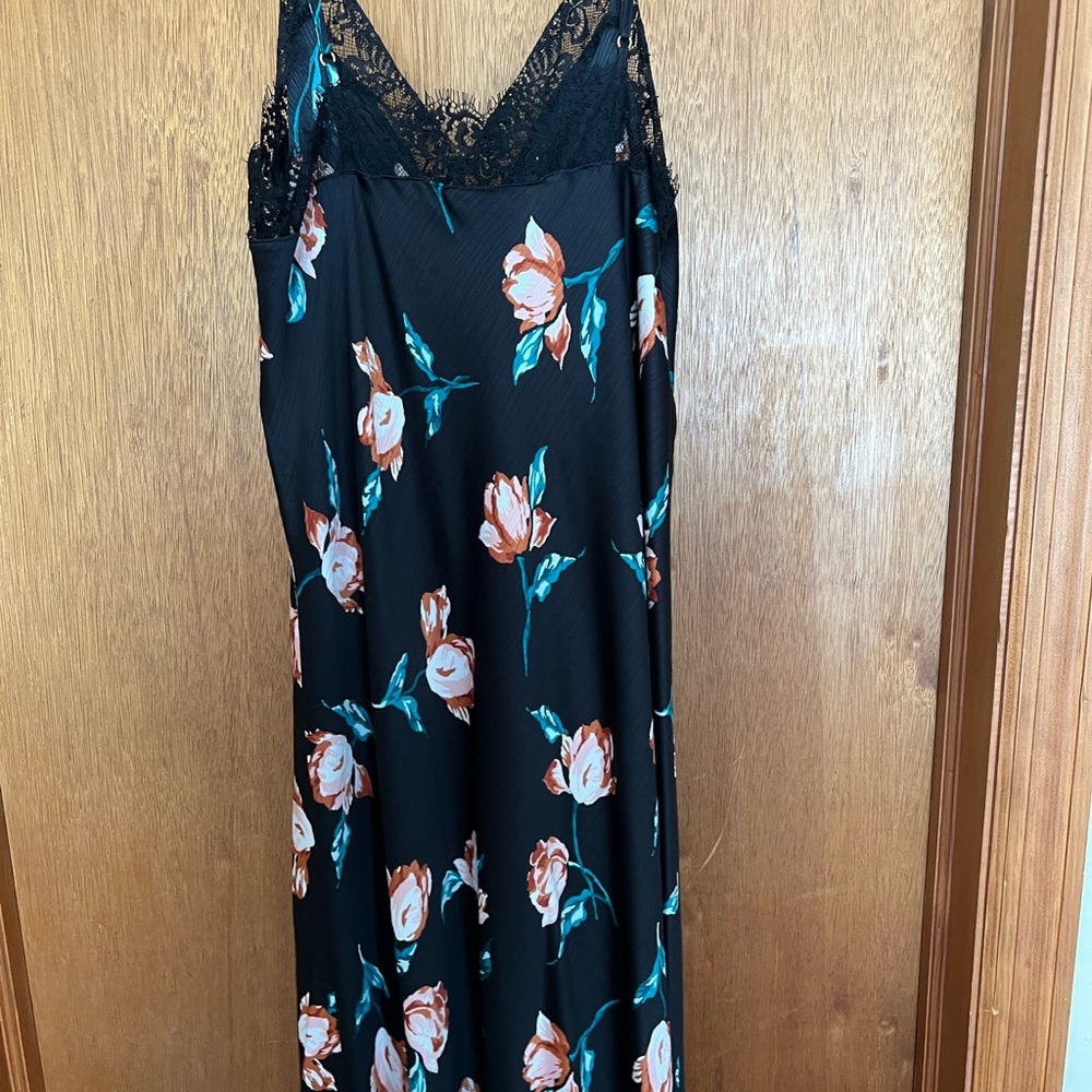 Floral Pattern Lace Trim Nightgown, Size Medium